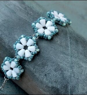 Daisy Bracelet Friday Freebie